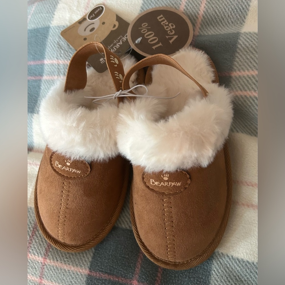 BearPaw Toddler Slippers Size 9 Suede w/ Sheepskin